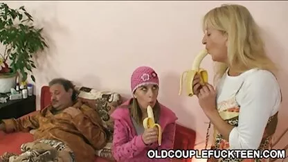 Brunette Russische Masturberende hol harige de beste erotische films kut met seksspeeltje