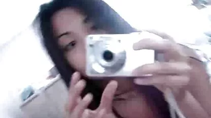 Jonge brunette maagdelijke gast, hard geneukt door grote erotische filmpje lul