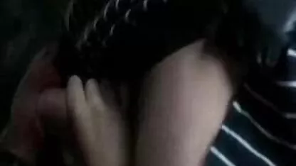 De broer oude erotische films van een vriend neukte