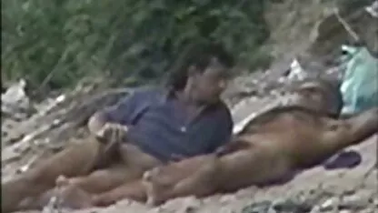 De erotische filmpje straten van lesbiennes genieten van Masturberen.