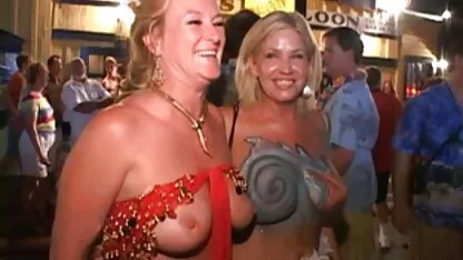 De kapper die slecht erotische sex filmpjes sneed, maar goed zoog.