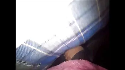 Spuitende mooie erotische film Blonde Op de vloer in de sartir