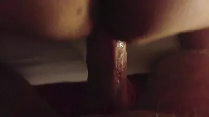 Het meisje sensuele massage film in het rood