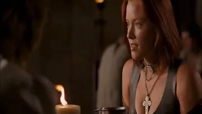 Spreid je benen in de kous erotische film gratis op de tafel