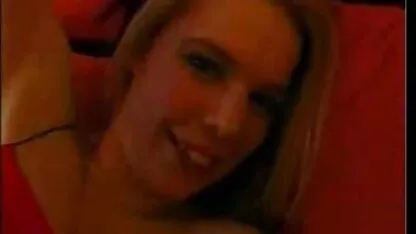 Anale seks met erotische film kijken jonge Russische meisjes in breed bed