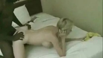 Studenten erotische film kijken neuken op school en maken porno.