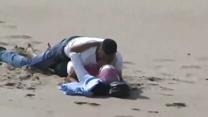 Cutie priper erotisch filmpje kijken in de kont