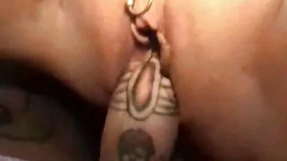 Al erotische film porno het sperma uit de vagina kruipen.