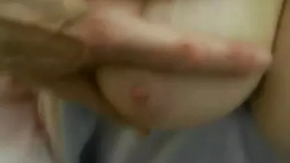 Jonge brunette bruut geneukt beste erotische films op het strand door een brutale man met hondenstijl