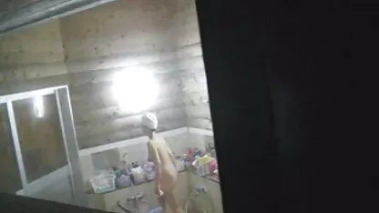Stoute blonde twee mannen neukten erotise films hard in alle gaten