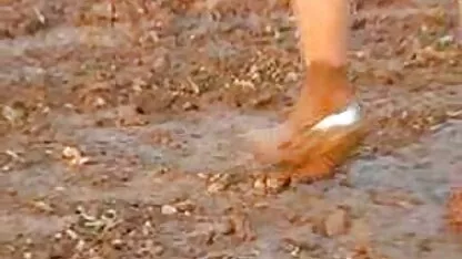 Mager erotische film kijken meisje met kleine borsten neuken met Russische man en gezicht