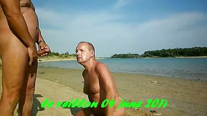 Ik breng de jongeman naar bed, Ik drink een naïef erotische filmpjes gratis en mooi meisje.