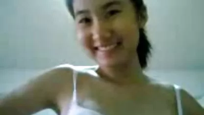 Prachtige brunette die neukt. erotische filmpjes gratis