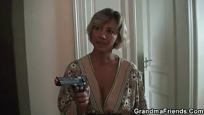 Cum op erotishe filmpjes borst na clampball