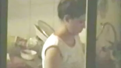 Brunette vrouwvriendelijke erotische film zuigende dikke lul