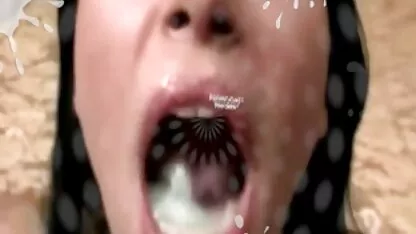 Kortharige moeder geniet erotische films voor vrouwen van leden van haar eigen zoon.